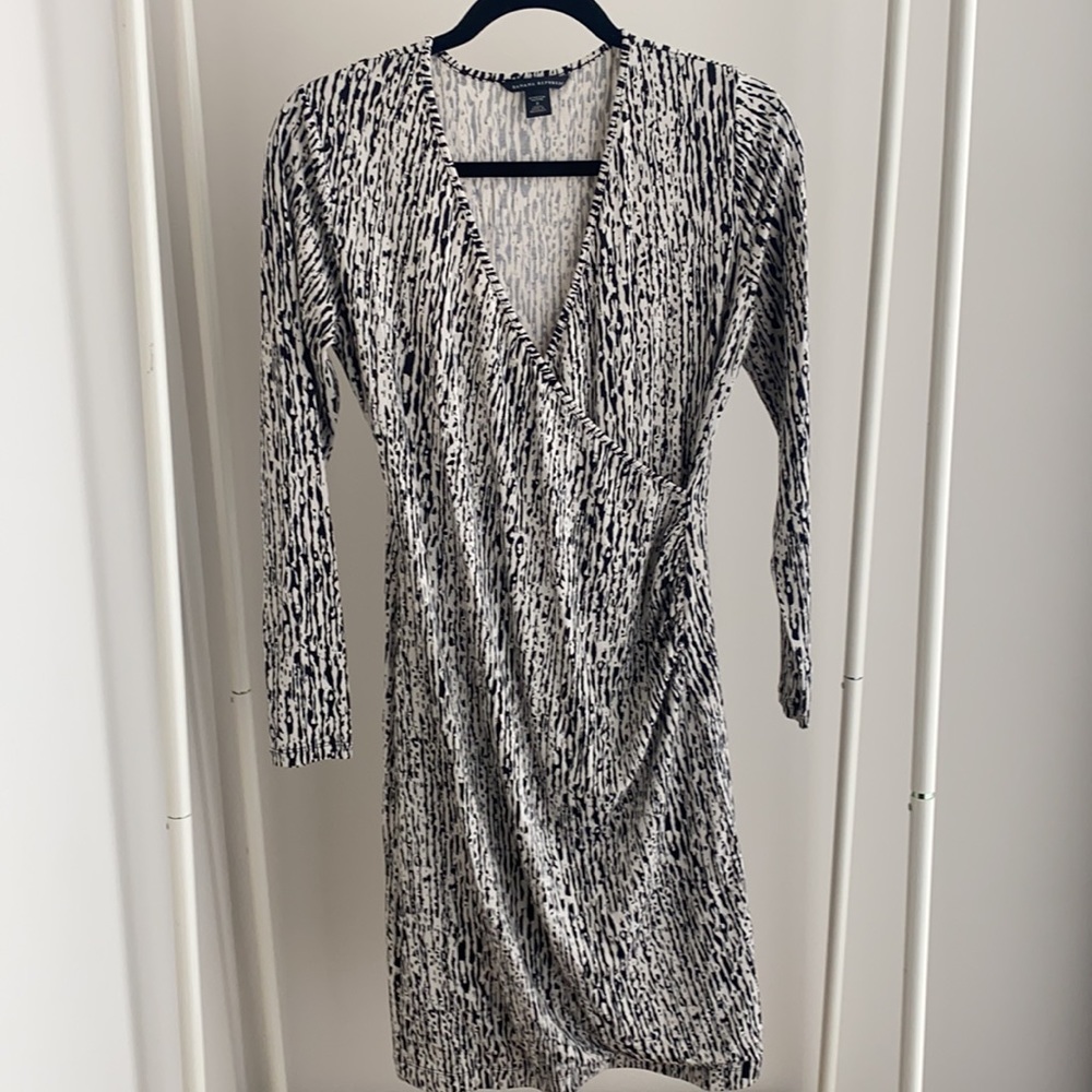 {Banana Republic} Faux Wrap Petite Dress
